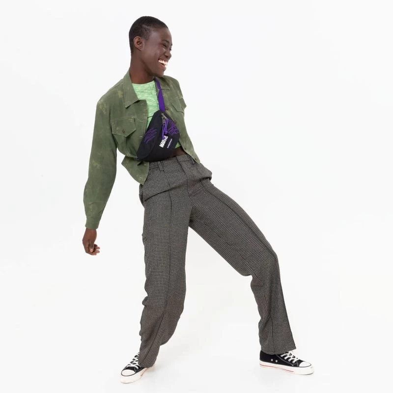 Eastpak Banane Springer 2 Litres Black Panther Embroided 11 Eastpak Banane Springer 2 Litres Black Panther Embroided – Image 9