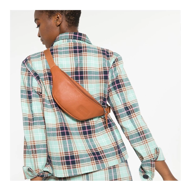 Eastpak Banane Springer 2 Litres Brandy Leather 8 Eastpak Banane Springer 2 Litres Brandy Leather – Image 6