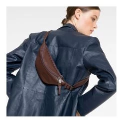 Eastpak Banane Springer 2 Litres Chestnut Leather 9 Eastpak Banane Springer 2 Litres Chestnut Leather -Delsey Paris Magasin banane springer 2 litres chestnut leather 3