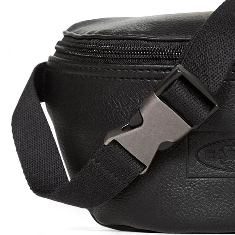 Eastpak Banane Springer 2 Litres Grained Black 6 Eastpak Banane Springer 2 Litres Grained Black – Image 4