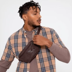 Eastpak Banane Springer 2 Litres Grained Brown2 9 Eastpak Banane Springer 2 Litres Grained Brown2 -Delsey Paris Magasin banane springer 2 litres grained brown2 3