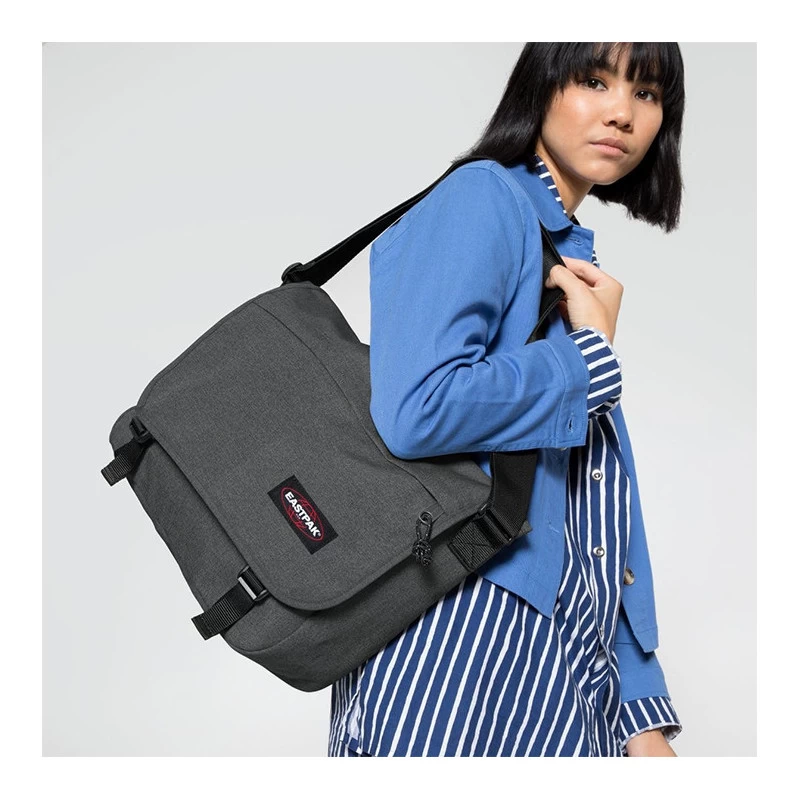 Eastpak Besace Delegate + 17 Pouces 38,5 Cm Black Denim 6 Eastpak Besace Delegate + 17 Pouces 38,5 Cm Black Denim – Image 4