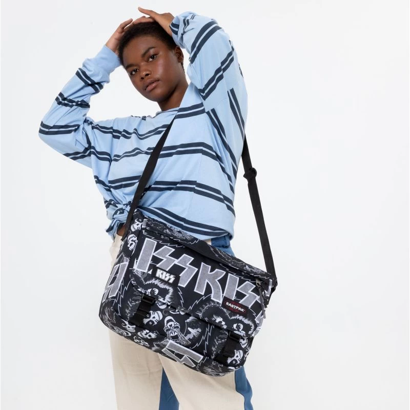 Eastpak Besace Delegate + 17 Pouces Kiss Grunge 3 Eastpak Besace Delegate + 17 Pouces Kiss Grunge