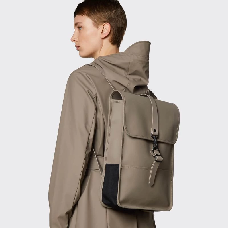 Rains Sac à Dos Backpack Mini 40 Cm Tonal Taupe 7 Rains Sac à Dos Backpack Mini 40 Cm Tonal Taupe – Image 5