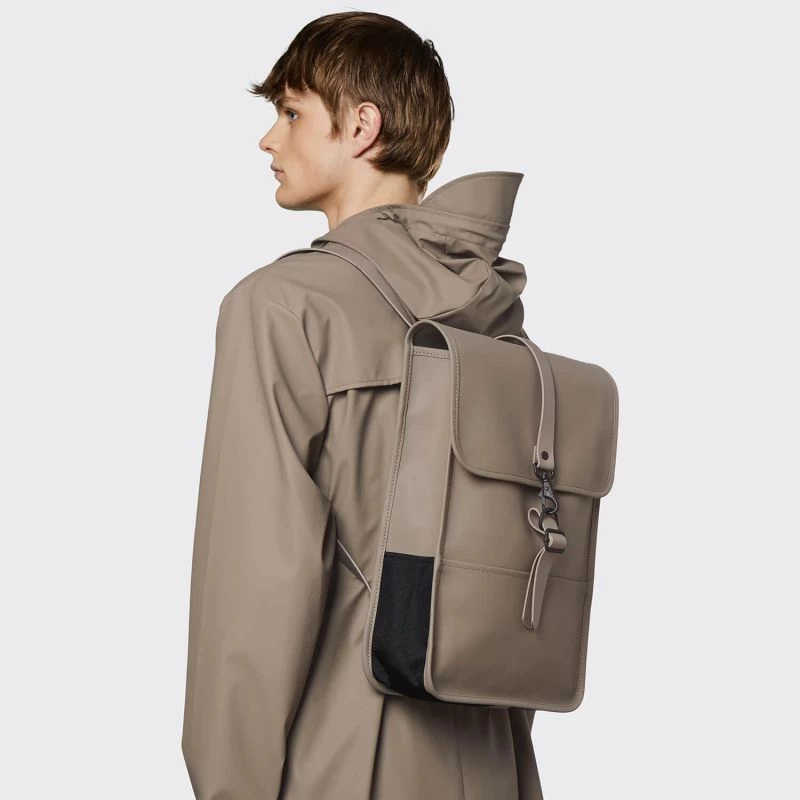 Rains Sac à Dos Backpack Mini 40 Cm Tonal Taupe 8 Rains Sac à Dos Backpack Mini 40 Cm Tonal Taupe – Image 6