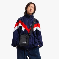 Eastpak Sac Bandoulière The One 2.5 Litres Base EP Black -Delsey Paris Magasin sac bandouliere the one 25 litres base ep black 4