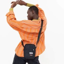 Eastpak Sac Bandoulière The One 2.5 Litres Black Panther Emboss -Delsey Paris Magasin sac bandouliere the one 25 litres black panther emboss 4