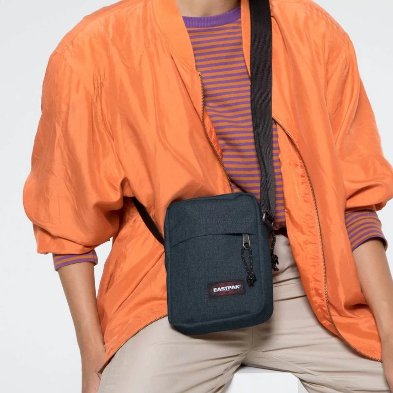 Eastpak Sac Bandoulière The One 2.5 Litres Triple Denim 6 Eastpak Sac Bandoulière The One 2.5 Litres Triple Denim – Image 4