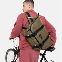 Eastpak Sac épaule Ordinateur Compatible Vélo Messer Bike Tarp Army 17 Eastpak Sac épaule Ordinateur Compatible Vélo Messer Bike Tarp Army -Delsey Paris Magasin sac epaule ordinateur compatible velo messer bike tarp army 7